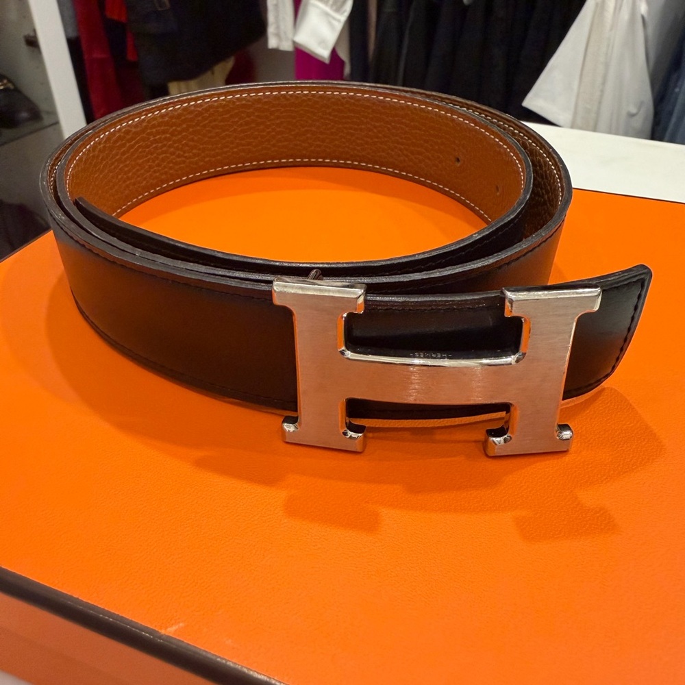 Hermès-Style Women’s Reversible Leather Belt with Paladium H Buckle - Black/Tan